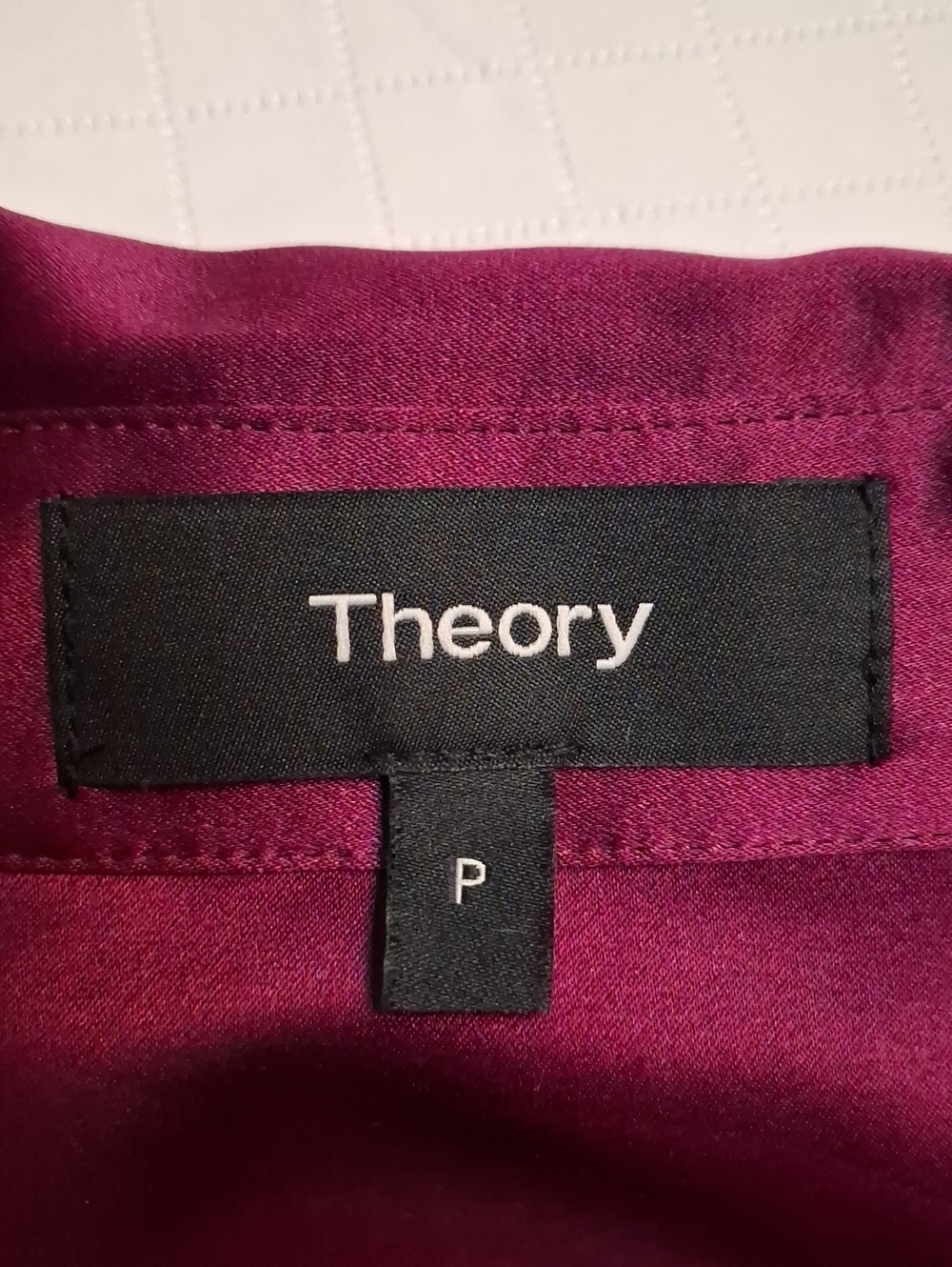 Theory Size (P) Small Women's 93% Silk Satin Button-Up Blouse in Burgundy. - Picture 12 of 15